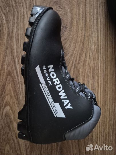 Лыжные ботинки