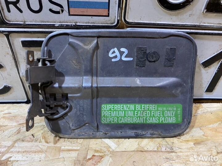 Лючок бензобака Volkswagen Passat 2.8
