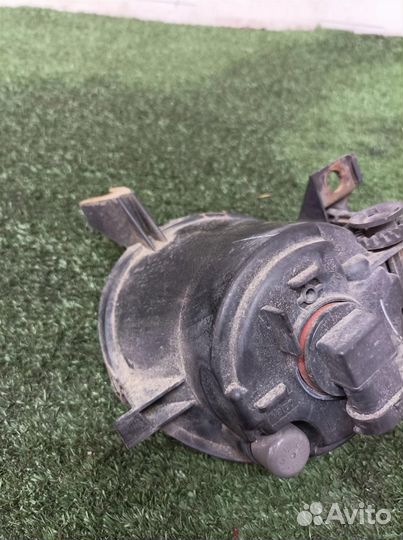 Фара противотуманная левая VW Touareg 2002-2010