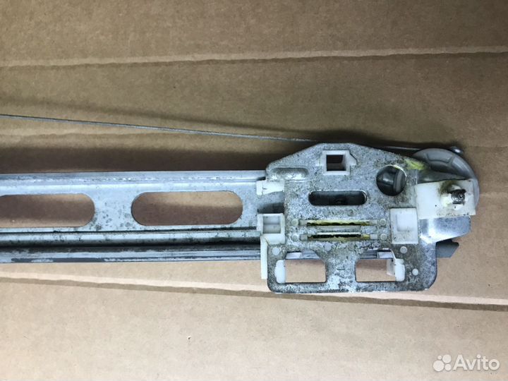 Стеклоподъёмник передней двери Mercedes W168