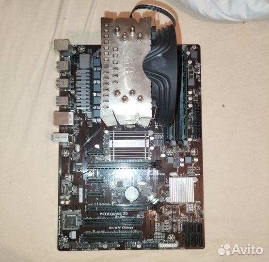 Материнская плата с процессором и памятью