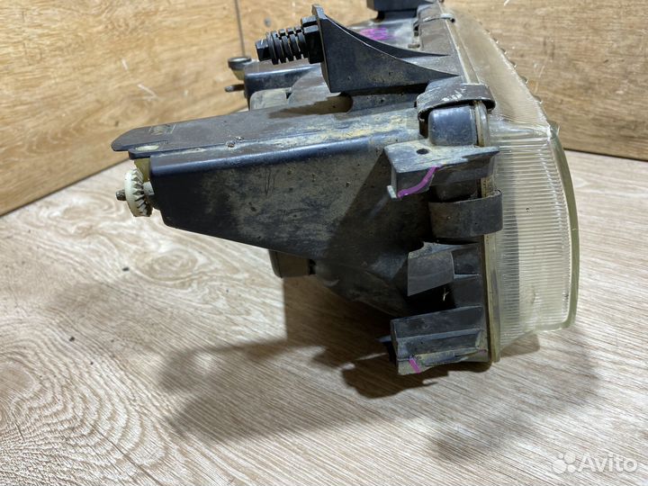 Фара передняя правая BMW E36 142339