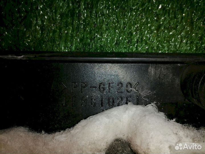 Декоративная крышка двс LF96102F1 Mazda Axela BK b