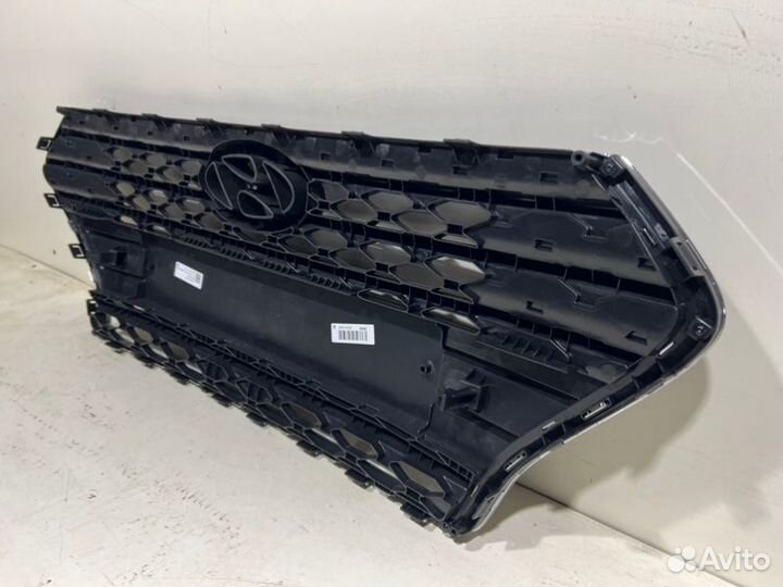 Решетка бампера передняя Hyundai Solaris 2