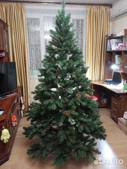 Ёлка с шишками