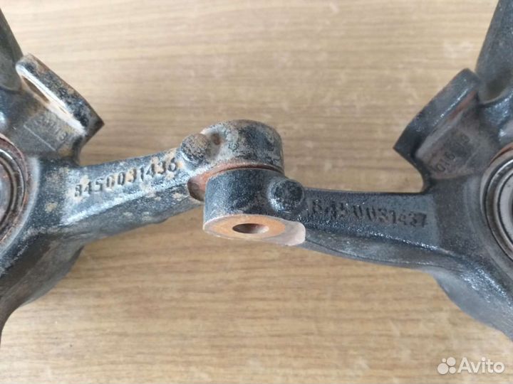 Поворотный кулак веста