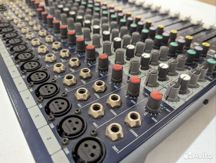 Микшерный пульт Soundcraft EFX12