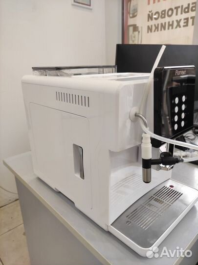 Кофемашина Pioneer белоснежная