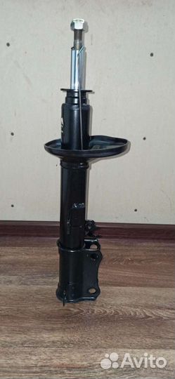 Стойка задняя правая Toyota Avensis (T22)