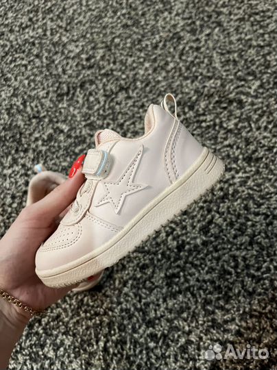 Кроссовки для девочки