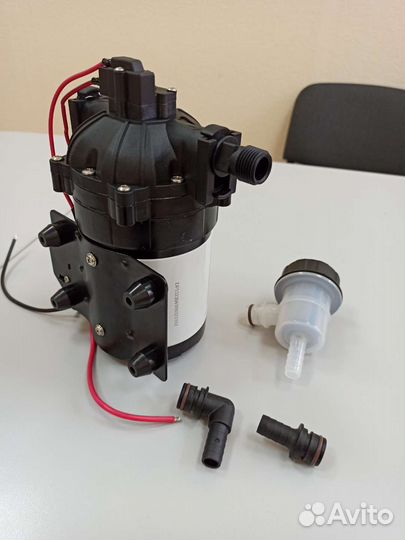Мембранный насос 26.5 л/мин, 4.1 бар, 12 вольт