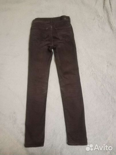 Чёрные джинсы