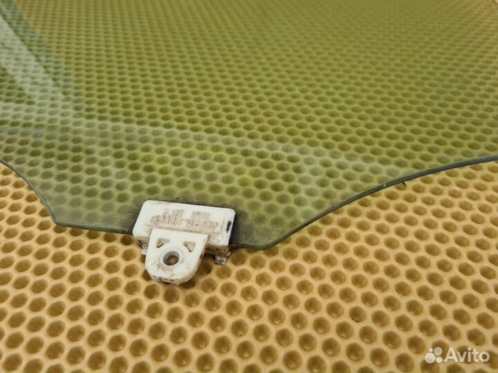 Стекло двери заднее левое Infiniti M35 Y50