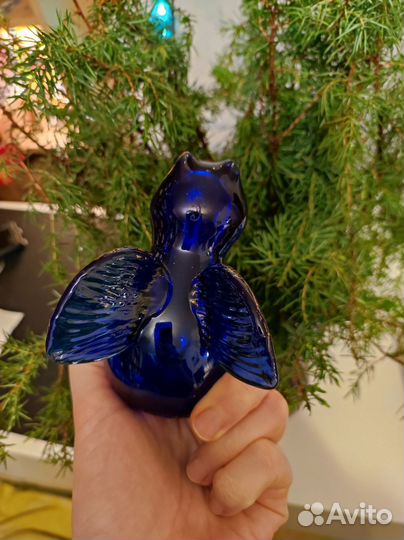 Стеклянная скульптура. Крылатый синий кот