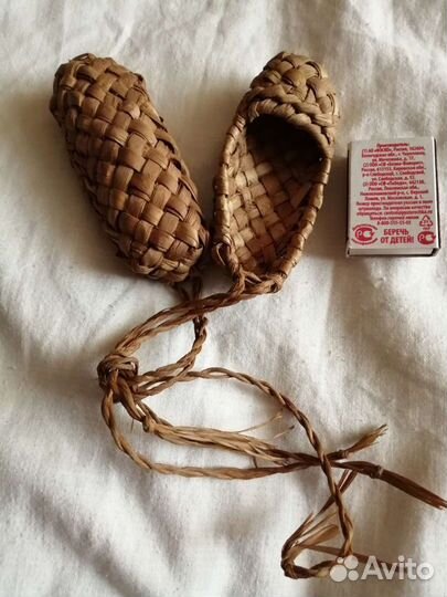 Сувенирные лапти миниатюрного размера