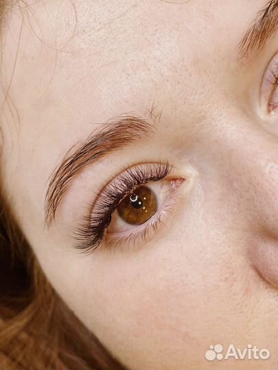 Наращивание ресниц и оформление бровей