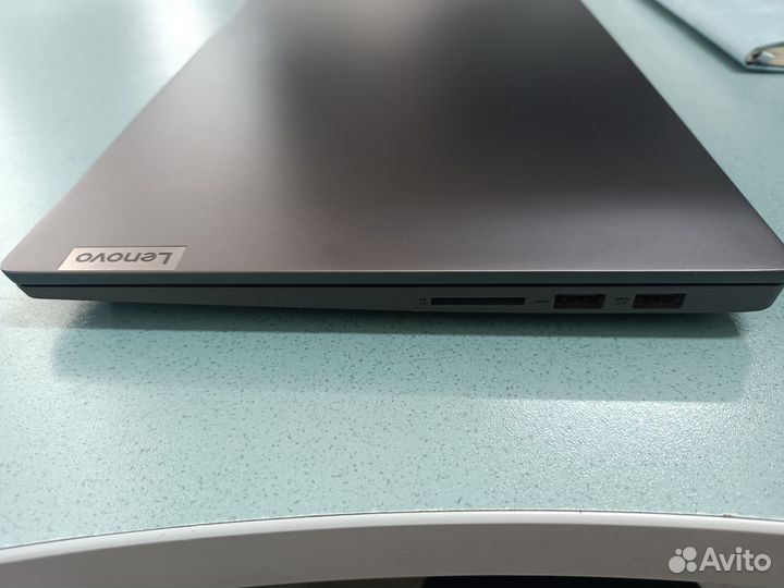 Офисный ноутбук Lenovo