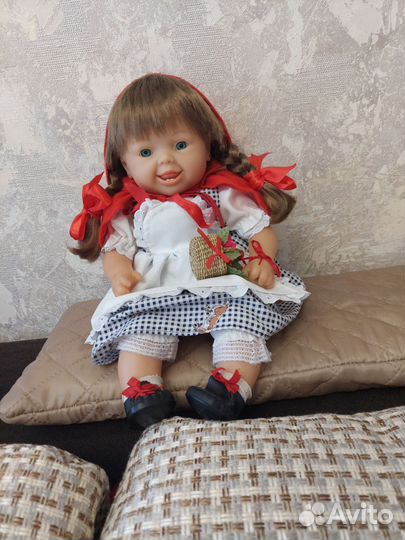 Кукла испанская красная шапочка новая