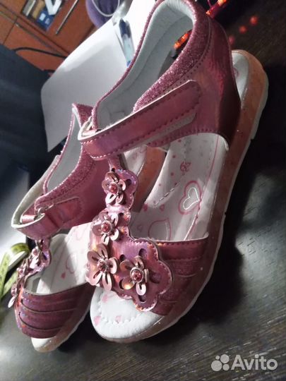 Сандалии для девочки 29 размер новые