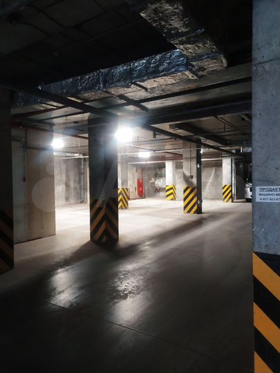 Машиноместо, > 30 м²