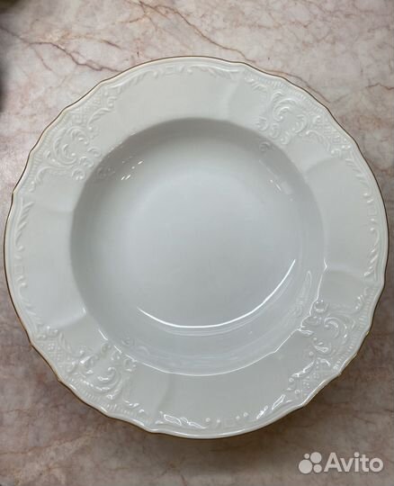 Тарелки Bernadotte белый узор, золотая каемка