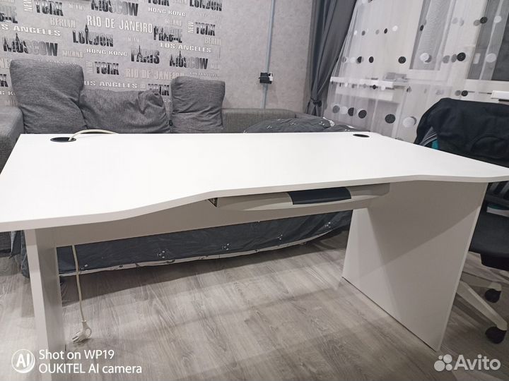 Компьютерный стол