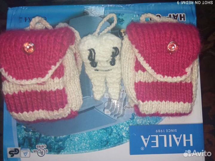 Зубик брелок в рюкзачке