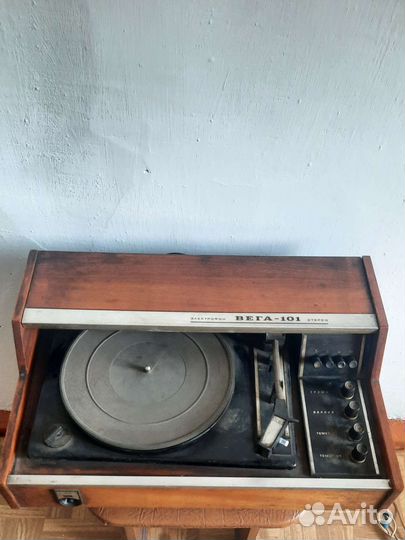 Проигрыватель винила Вега 101 Стерео