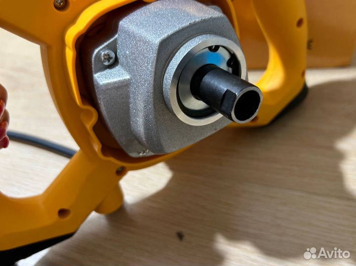 Миксер ручной строительный dewalt с венчиком