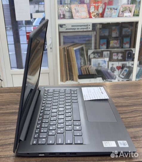 Lenovo V14 G1IML