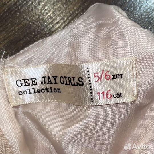 Платье нарядное и пышное, на выпускной