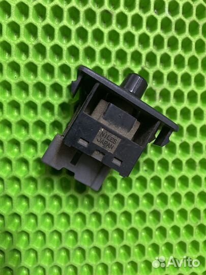 Кнопка регулировки зеркал Nissan Almera (N15) I (1