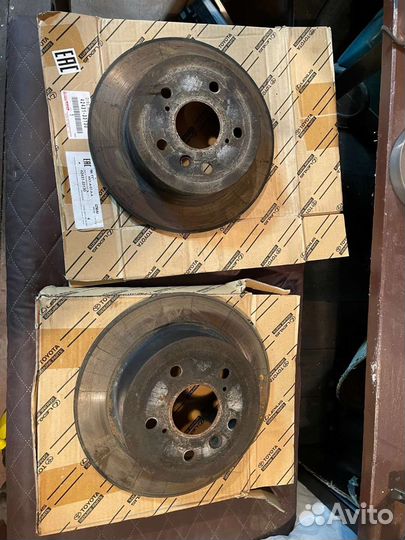 Задние тормозные диски toyota camry 50 оригинал