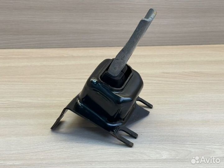 Опора двигателя левая Renault Sandero Stepway