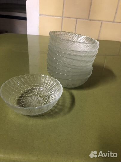 Тарелки, чашки, стаканы, салатники