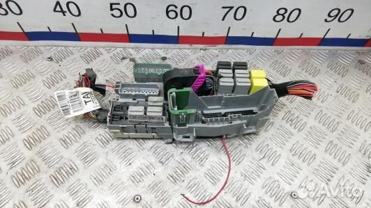 Блок предохранителей opel corsa C (YBE06M101)