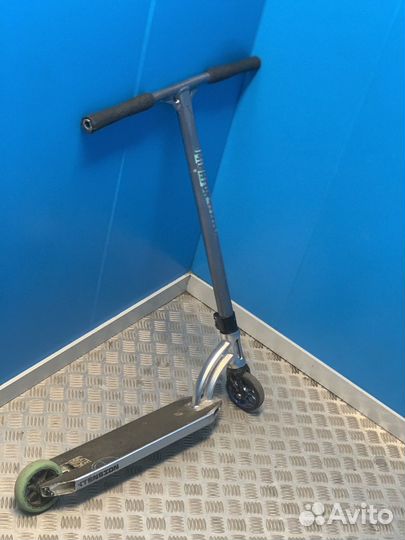 Трюковой самокат кастом в парк