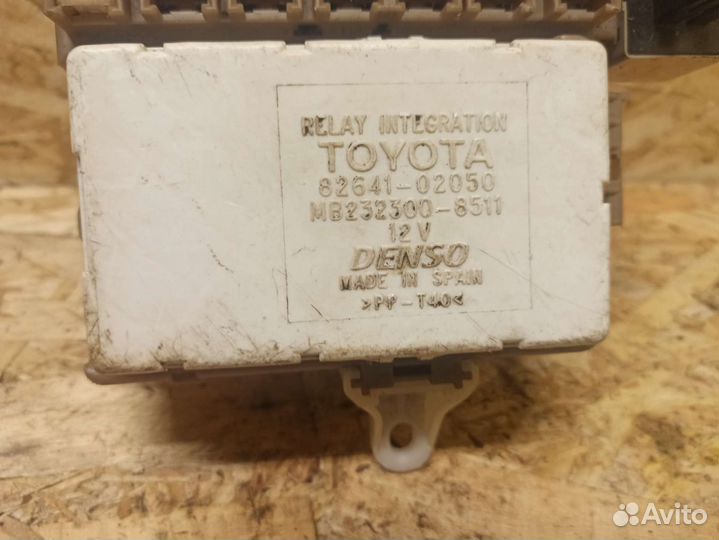 Блок предохранителей Toyota Corolla E 120