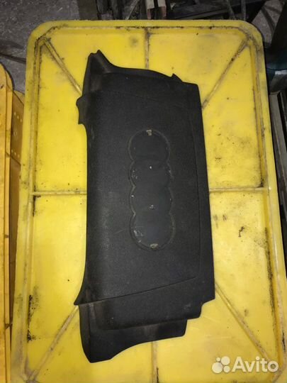 Крышка двигателя Audi A6 C6 BDW 2006