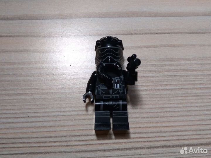 Star Wars 75194 Истребитель сид Первого Ордена