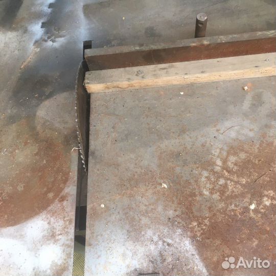 Торцовочный станок по дереву