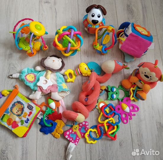 Развивающие игрушки для малышей пакетом