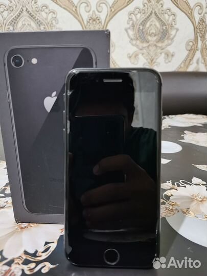 Телефон iPhone 8