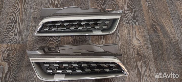 Решетка радиатора Ниссан Марч