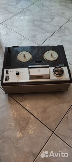 Немецкий катушечный магнитофон Grundig TK 145