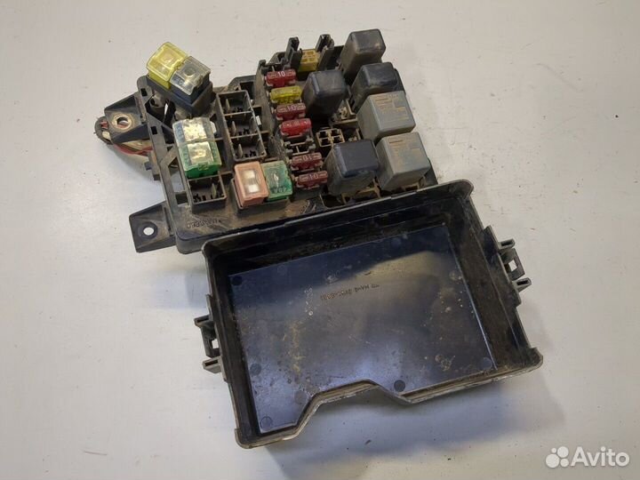 Блок предохранителей Mitsubishi Pajero, 1992