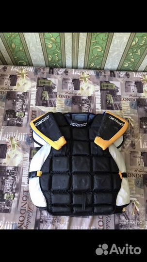 Нагрудники вратарские хоккейные