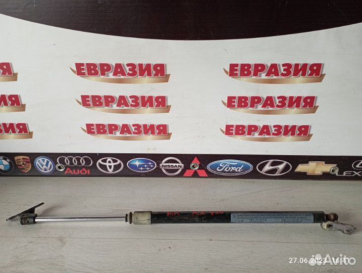 Амортизатор двери багажника задний правый Lexus