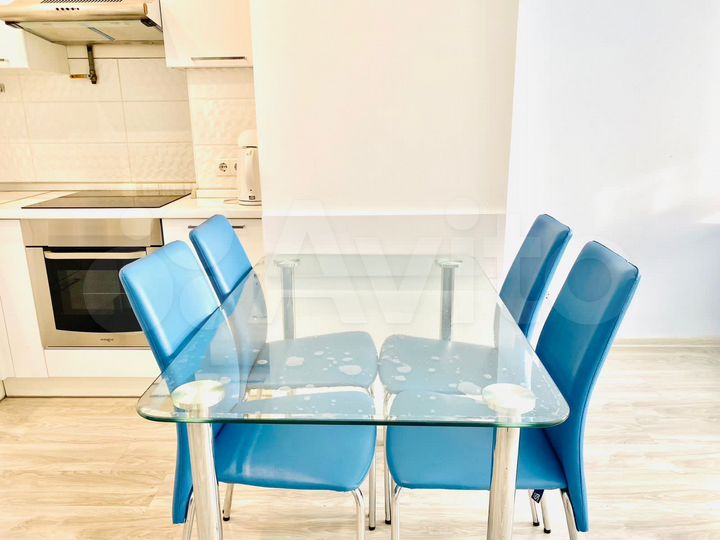 2-к. квартира, 60 м², 4/10 эт.