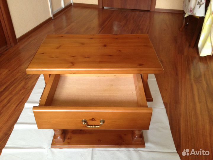 Итальянская тумбочка из массива сосны